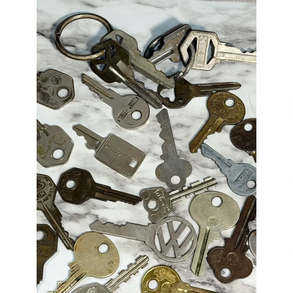 VTG KEYS 113 OVER 1LB~ GM, HOUSE, MASTER, VW, SAMSONITE, CHICAGO LOCK ETC (2593)